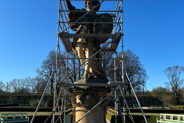 Restaurování sochy na Kuksu