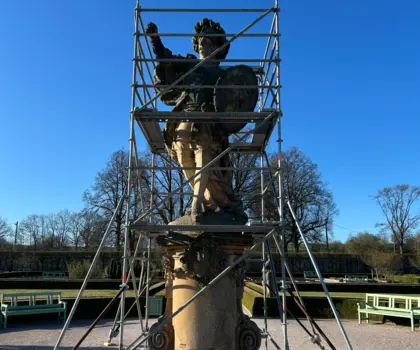 Restaurování sochy na Kuksu